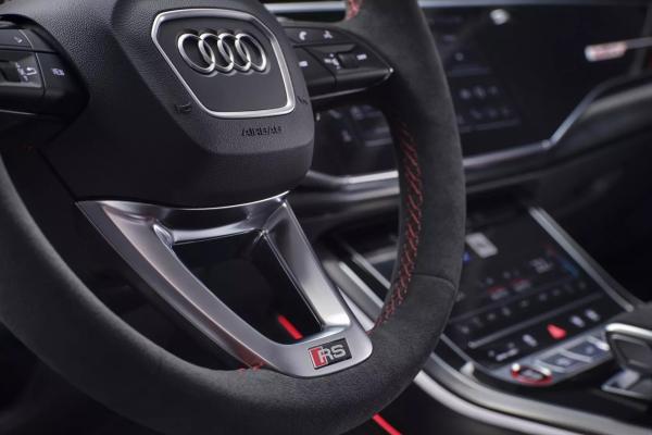 Audi   Q8 - 1