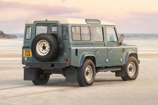 Land Rover  V8  Defender - 1