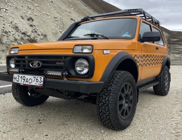 Lada Niva Sport.   