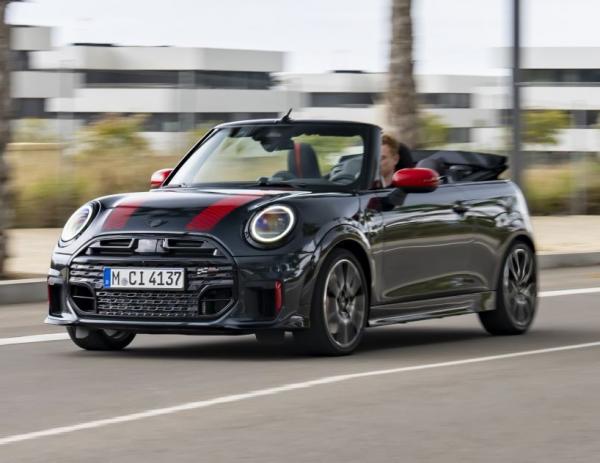 MINI John Cooper Works.  MINI 