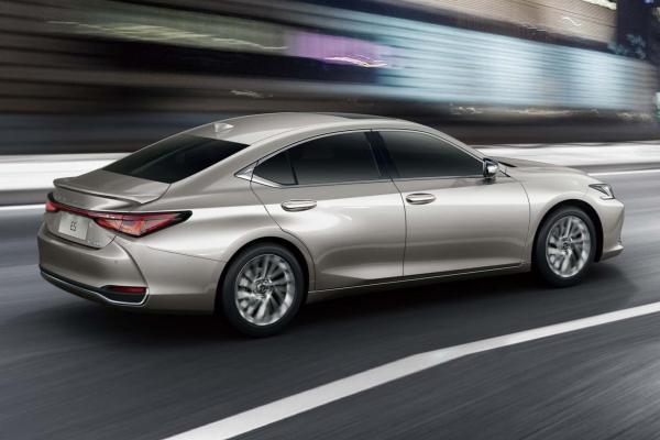 Lexus  ES    - 2