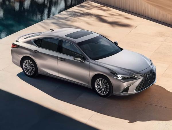 Lexus ES.  Lexus 