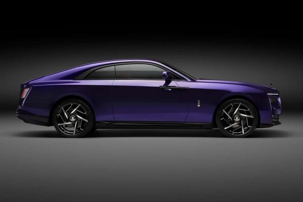 Rolls-Royce    Spectre - 1