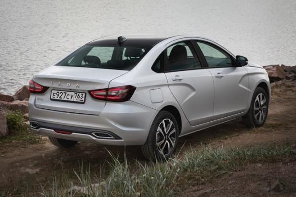 Lada Vesta      - 2