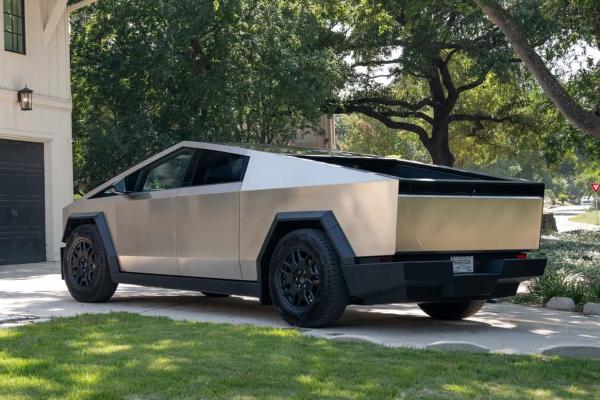 Tesla Cybertruck    - 2