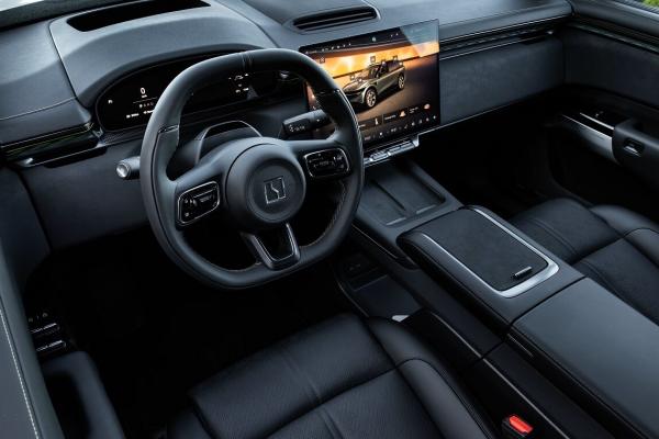 Zeekr    "" Tesla Model Y  - 1