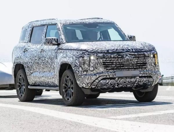  Mitsubishi Pajero.  Theottle  CarBuzz