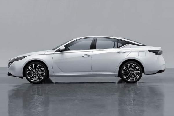 Nissan    Teana  - 1