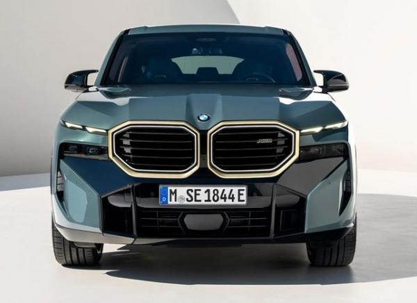 BMW XM.  BMW