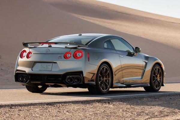 Nissan   GT-R - 1