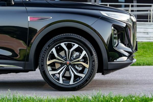 Hongqi оценил в рублях новый HS7 - 1