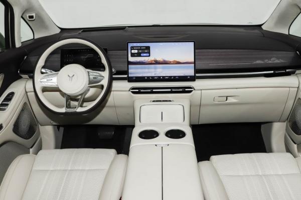 Voyah    Dreamer - 1