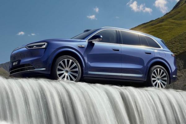  Seres Aito M7:   - 4