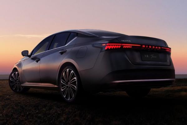 Nissan    Teana  - 1