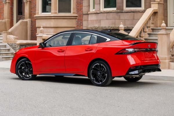 Nissan    Sentra - 4