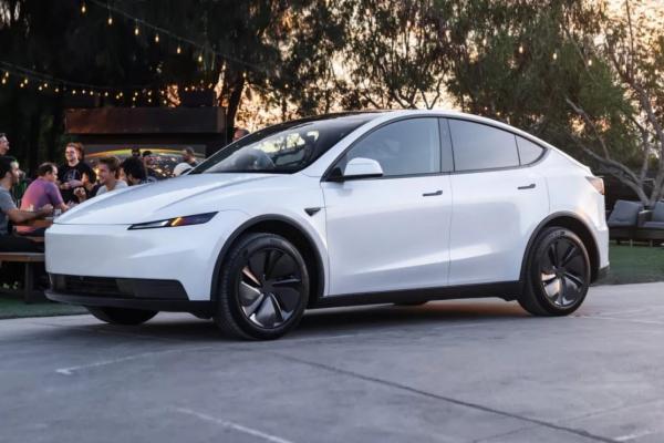 Tesla  Model Y   Model 3 - 4