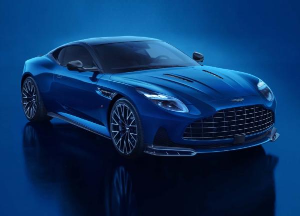 Aston Martin DB12 S.  Aston Martin 