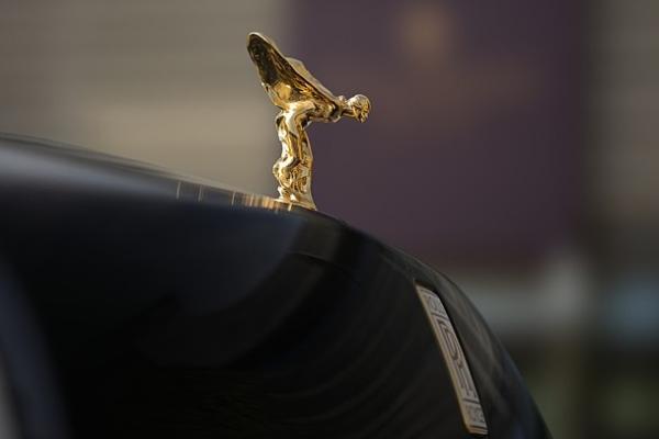 Rolls-Royce выкатил очень дорогой и редкий Phantom - 2