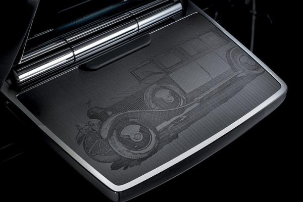 Rolls-Royce выкатил очень дорогой и редкий Phantom - 4