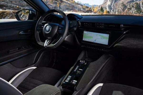 Alfa Romeo выпустила Junior "на спорте" - 2