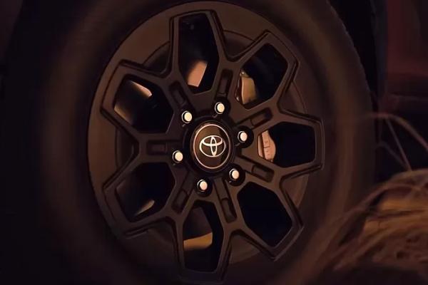 Toyota раскрыла дату дебюта нового Hilux - 1