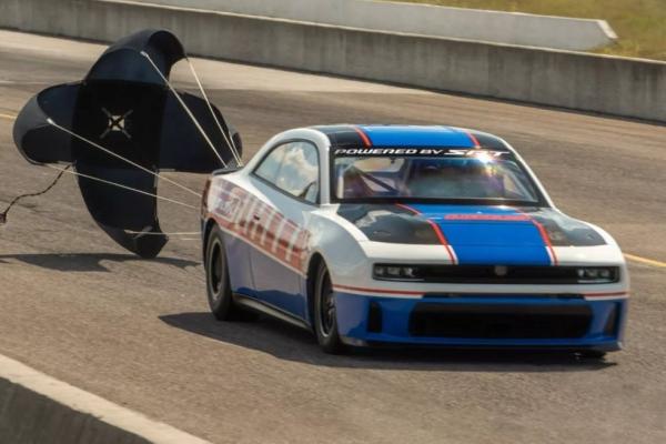 Dodge Charger вернул себе V8 - 2