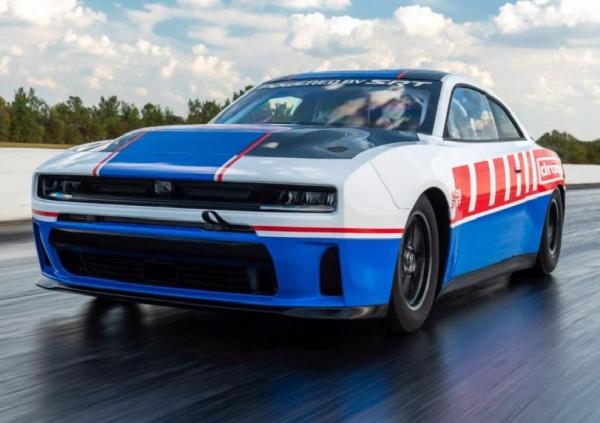 Dodge Charger Hustle Stuff Drag Pak by Direct Connection. Фото Dodge