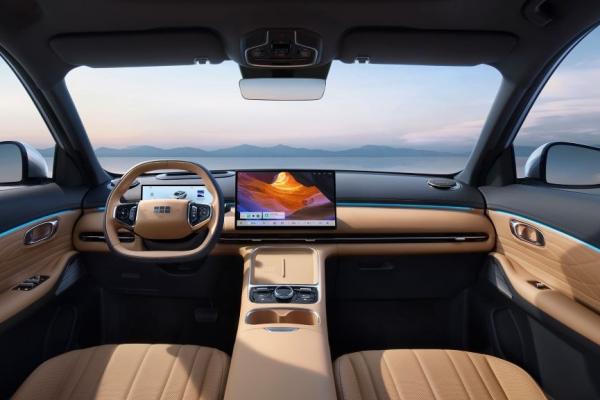 Новый кроссовер Geely оценен в рублях - 1