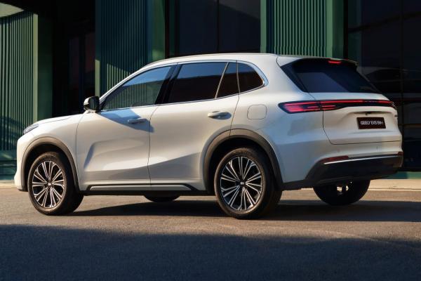 Новый кроссовер Geely оценен в рублях - 2