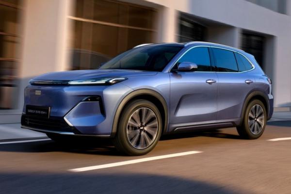 Новый кроссовер Geely оценен в рублях - 4