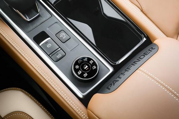 Nissan  Pathfinder   - 2