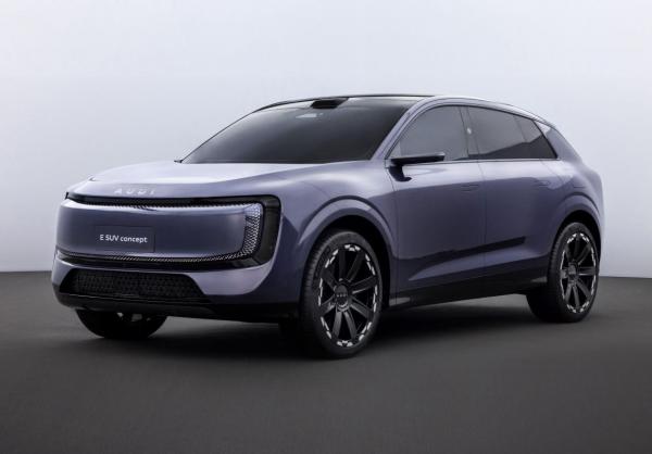 AUDI E SUV. Фото AUDI