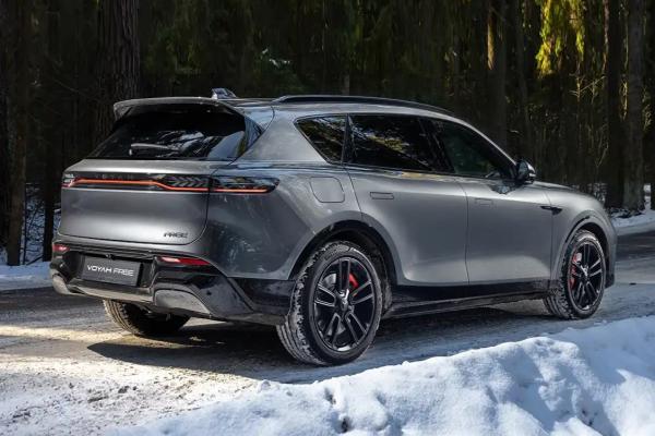 Voyah довез до России еще один Free - 3