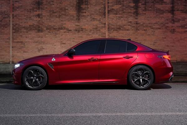 Alfa Romeo     Giulia  Stelvio - 1