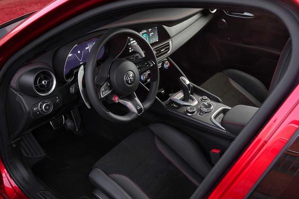 Alfa Romeo     Giulia  Stelvio - 2