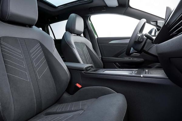 Opel раскрыл внешность обновленных Astra - 2