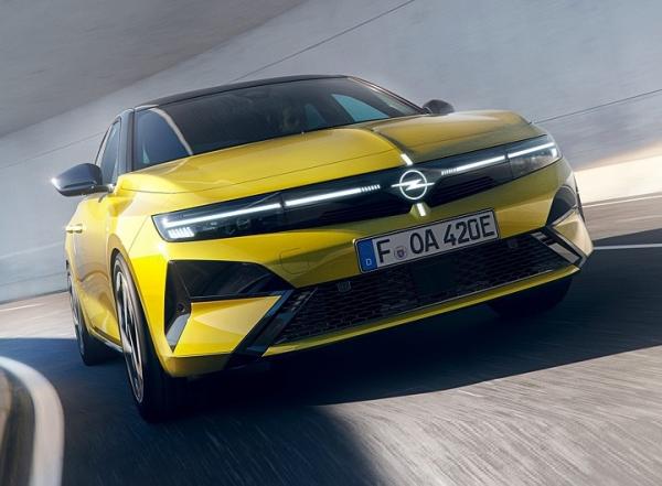 Opel Astra. Фото Opel