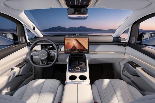 Geely выпустила минивен с золотой эмблемой - 2