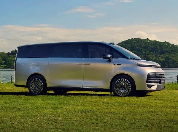 Geely Galaxy V900. Фото Geely