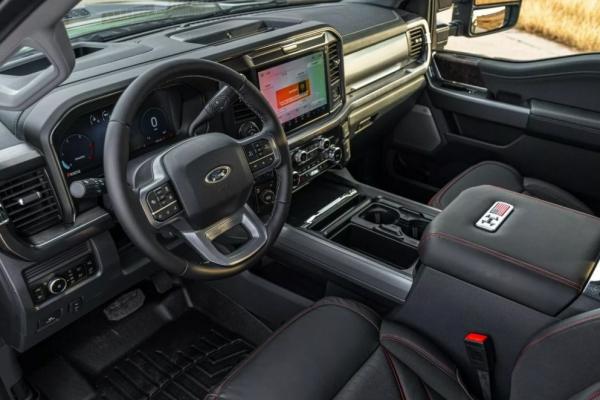 Ford F-250 ���������� � VelociRaptor - 1