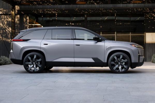 Toyota ����������� ���������� ����� Highlander - 1