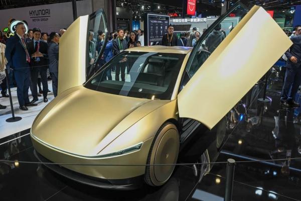 Без руля и педалей: Tesla выпустила Cybercab - 3