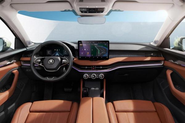 Skoda "прокачала" гибридный Superb - 1