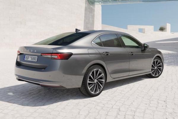 Skoda "прокачала" гибридный Superb - 2