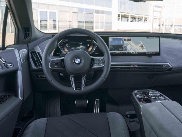 �������� BMW iX. ���� BMW