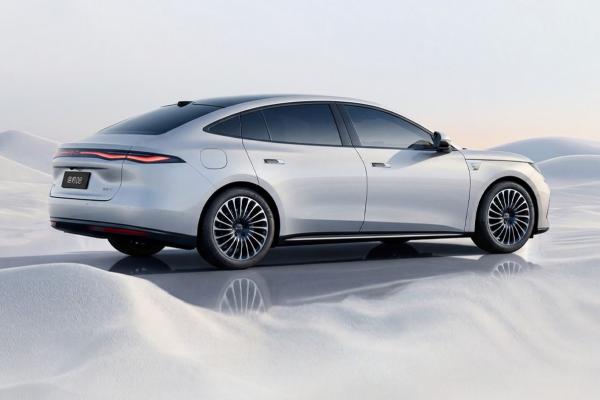 Новый флагман BYD полностью рассекречен - 4