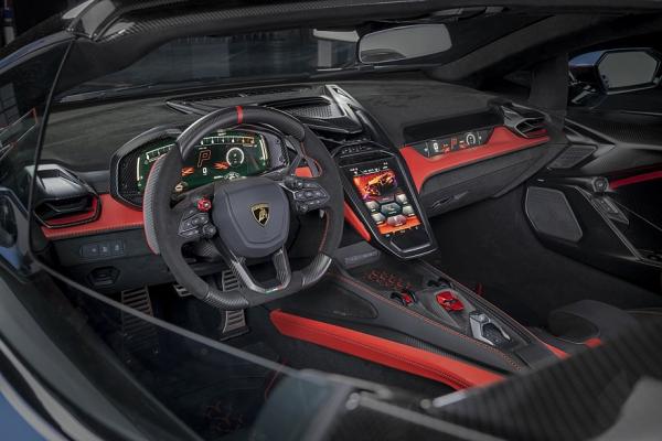 Lamborghini  ������ ����� ��������� Fenomeno - 2