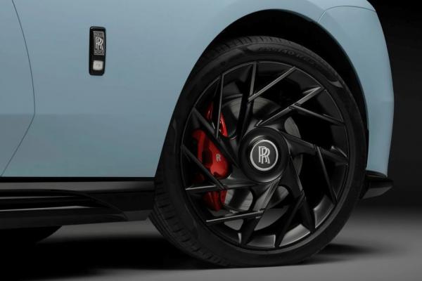 ������ �����:  Rolls-Royce Spectre ���� ��� ����� - 1