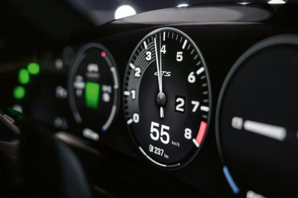 Porsche Taycan �������� �������� ��������� � ��� - 1