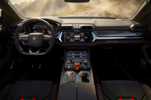 Lamborghini выкатила мощнейший Urus - 1